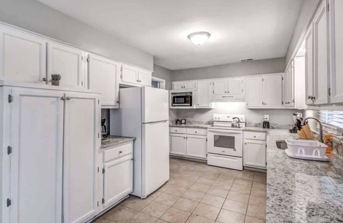Cordova House | Cozy Patio, Mins to Downtown! Cordova Colonial