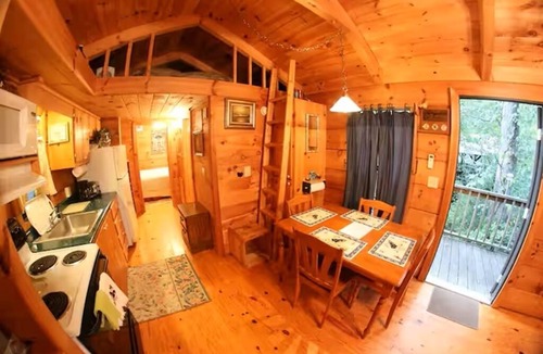 Westminster Cabin | Cozy peaceful Log cabin Lake Hartwell dock WIFI/AC