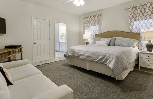 Henderson Point House | Cozy Raised Cottage Overlooking Beautiful Bayou Mallini