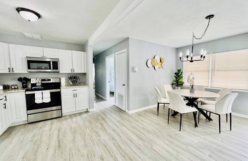 Crystal Lake House | Cozy Retreat, Close Beach, Pool, Table & Soccer