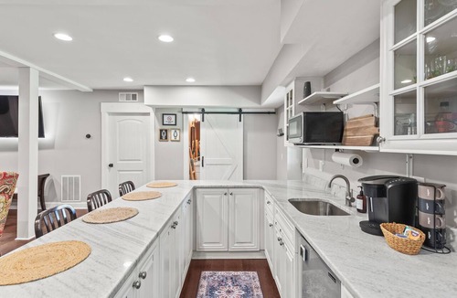 Candler-McAfee Apartment | Cozy Retreat Decatur-King Bed- 15 min to FIFA World Cup, Mercedes Benz Stadium