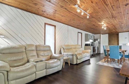 Louisville Villa | Cozy Retro Mid-Century Vibes 2BR Villa TYS UT