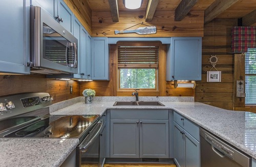 Eatonton Cabin | Cozy River Bend Retreat w/Private Dock