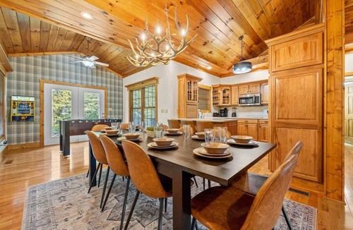 Sevierville House | Cozy & Spacious Cabin, Sleeps 12・Fire pit・Hot Tub