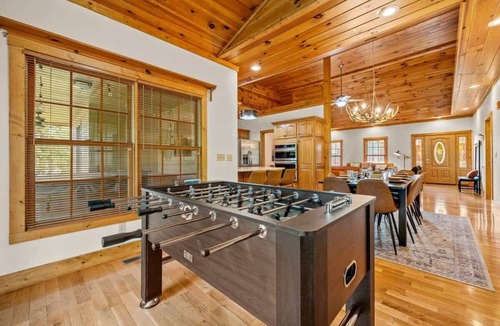 Sevierville House | Cozy & Spacious Cabin, Sleeps 12・Fire pit・Hot Tub