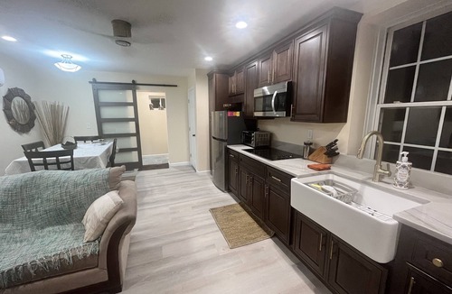 Fayetteville House | Cozy Studio Bungalow Minutes from TRILLITH STUDIOS & Piedmont Hospital