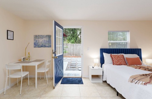 Southside Apartment | Cozy Studio with private entrance