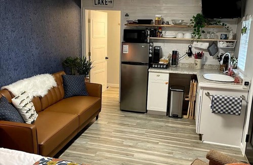 Eva Cabin | Cozy Tiny Home Cabin in Eva, TN