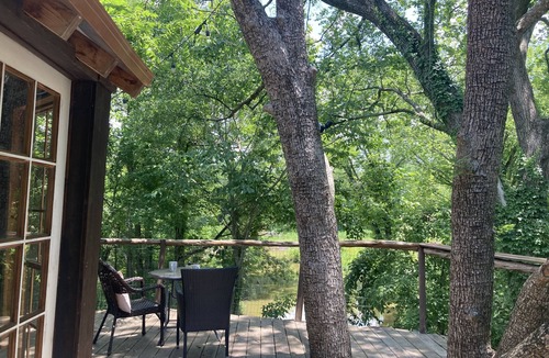 Willis House | Cozy Treehouse on Lake Conroe w/large nest deck with a creek view