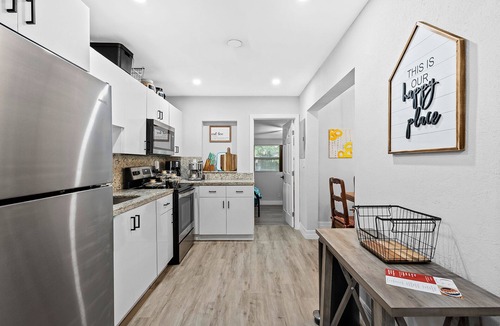 North Andrews Gardens House | Cozy Two King Beds 5 BED/3 BATH House - 3 mi from Lauderdale-by-the-sea beach!