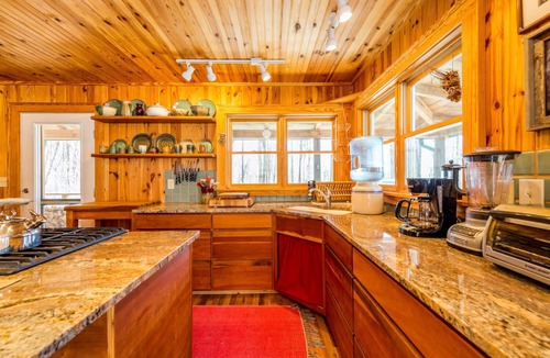 Chimney Rock House | Craftsman Mountain Top Cabin with Views, Hot Tub, Fire Pit. DISCOUNTED RATES
