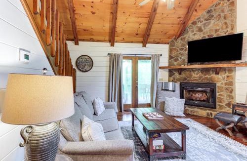 Foxfire Estates House | Creek Front Cabin w/Hot Tub+Fire Pit
