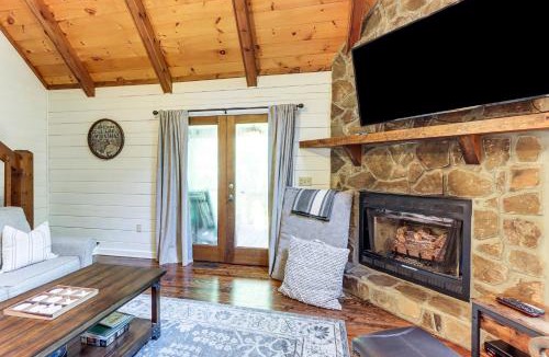 Foxfire Estates House | Creek Front Cabin w/Hot Tub+Fire Pit
