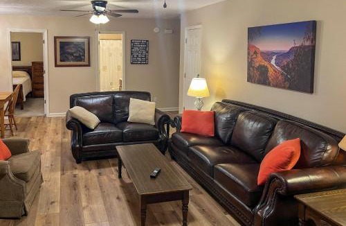 Ooltewah House | Creekfront Cabin Near Chattanooga w/Hot Tub!