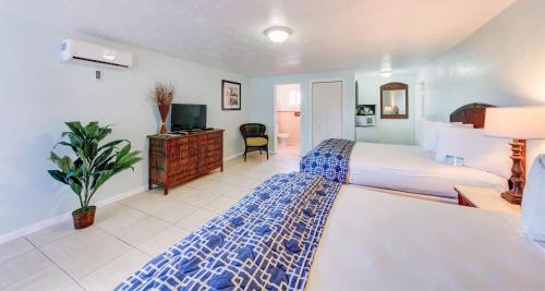 Tavernier Hotel | Creekside Inn