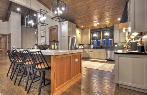 Epworth House | Creekside Mountain Manor|Luxury|Pool|Creek Access