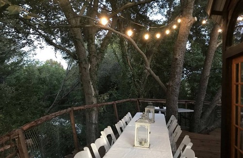 Willis Cabin | Creekside Texas Tree House Rental on Lake Conroe
