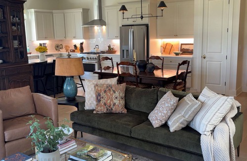Oxford House | Creole Casa at The Lamar One Mile From Oxford Square
