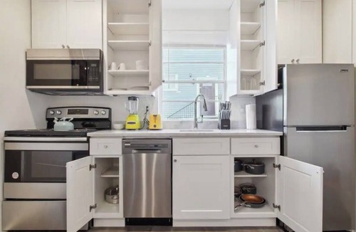South 7th Ward Apartment | Cute 1bed 1bath walk to French Quarter, Frenchmen & Bourbon St
