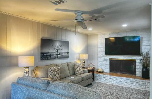 Jekyll Island House | Cute Cottage with 3 min walk to beach with bikes!