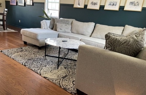 University District House | Cute Home near Broad Ave Memphis. 5 min from Overton Park and on Hampline.