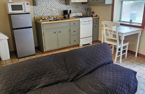 Rogersville Apartment | D'Fishermen Trail - Cool studio with AC in outdoorsy Rogersville