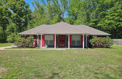 Macon County House | DAD's beautiful home at Historic Tuskegee!