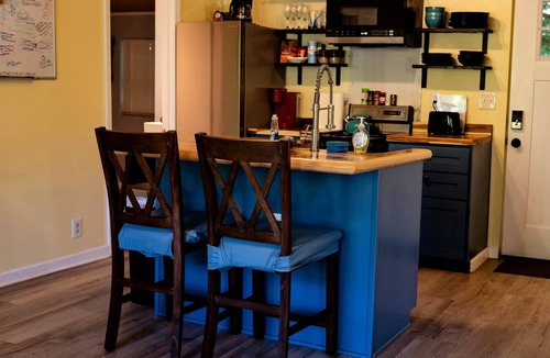 Dahlonega House | Dahlonega Creekside Cottage with Hot Tub