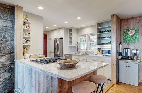 Sapphire Cottage | Darby Cottage: Panoramic Mtn Views, Screened Porch, Stunning Terrace