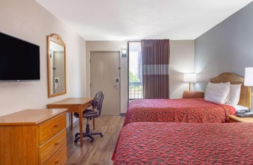 Clinton Hotel | Days Inn by Wyndham Clinton - Laurens I-26