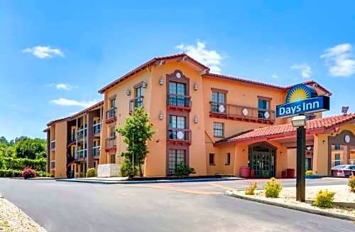 Birmingham Hotel | Days Inn by Wyndham Birmingham/West