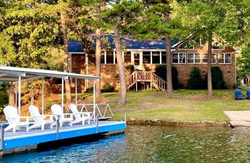 Seneca House | Deep-Water Keowee Lakefront, Dock, Deck, Kayaks