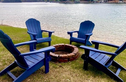 Seneca House | Deep-Water Keowee Lakefront, Dock, Deck, Kayaks