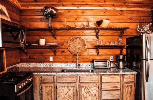 Mid America Cabin | Deer Run Treehouse - Starlight Haven