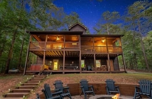 Ellijay Cabin | DeerWoodsLodge Hot Tub Fire Pit-Arcade-Large Groups-Family Reunion-Retreats