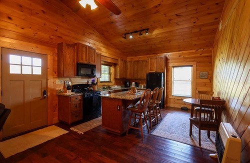 Tennga Cabin | Delaneice Riverside Cabin