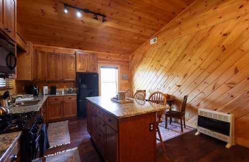 Tennga Cabin | Delaneice Riverside Cabin