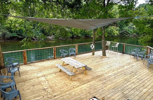 Tennga Cabin | Delaneice Riverside Cabin