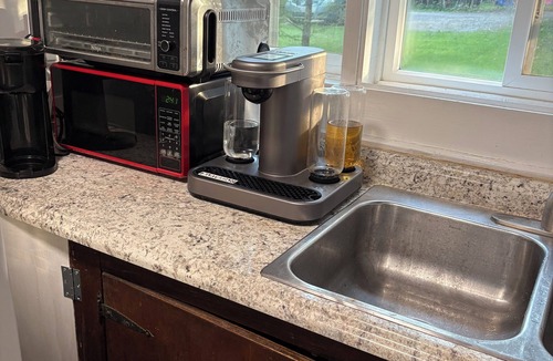 Maryville House | Delightful 2-bedroom house with AC in Maryville.