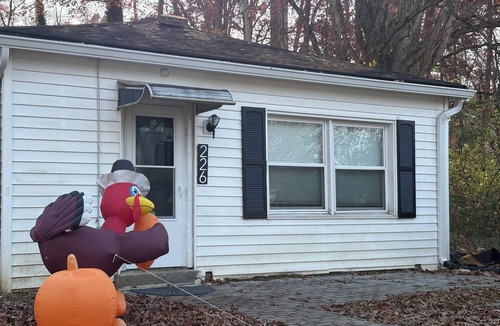 Maryville House | Delightful 2-bedroom house with AC in Maryville.