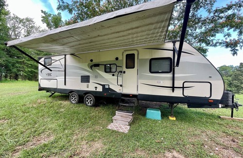 Eufaula House | Delightful 3-bedroom recreational vehicle with AC in Eufaula w/ 300' lakefront