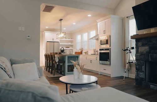 Trion House | Delightful Farmhouse With Beautiful Mountain View
