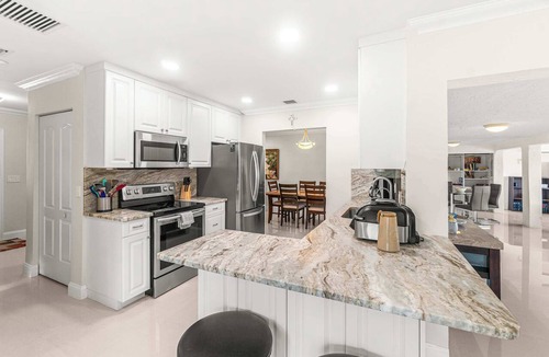 Tropic Palms Villa | Delray Waterfront Paradise | Poolcuzzi & Kayaks