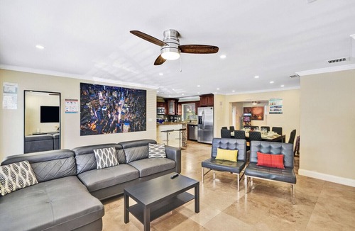 Dania Beach House | Deluxe Home Heated Pool & Jetted Tub near Beach & Casino