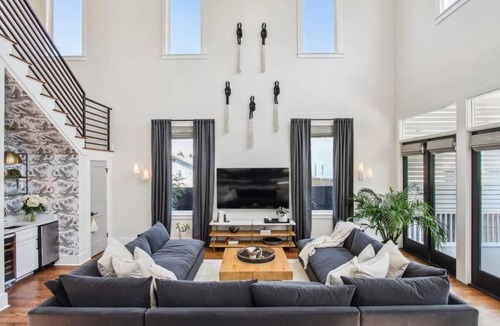 Lower Garden District House | Designer 10-bedroom compound Heated Pools & Hot Tubs