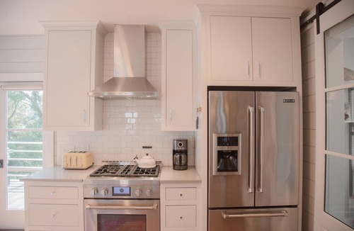Clayton Cabin | Designer, 3/3 cottage, fenced yard DT one street off Main