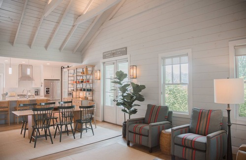 Clayton Cabin | Designer, 3/3 cottage, fenced yard DT one street off Main