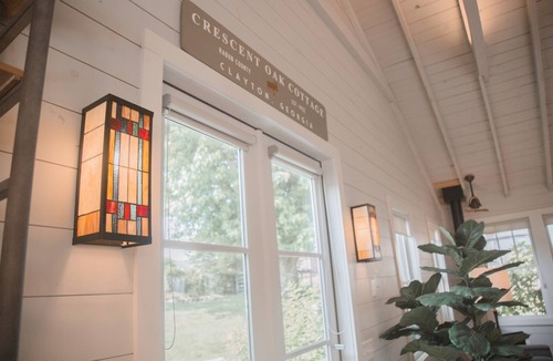 Clayton Cabin | Designer, 3/3 cottage, fenced yard DT one street off Main
