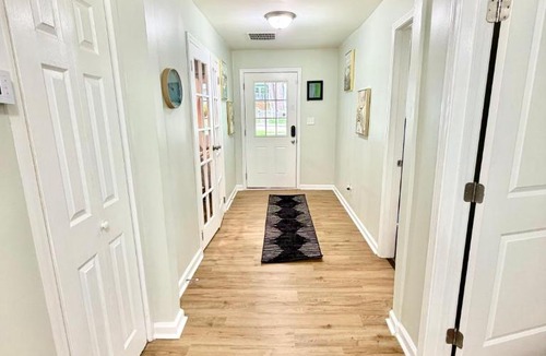 Hapeville Apartment | Designer Atlanta Oasis!
