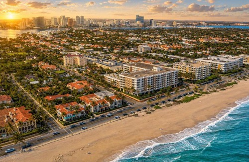 Palm Beach Apartment | Designer condo w oceanfront & walk to Worth Ave